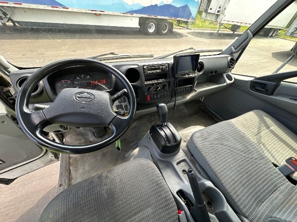 Medium Duty Box Truck-Light and Medium Duty Trucks-Hino-2020-195-Jessup-MD-139,126\n\t\tmiles-$ 38,500 - Image 17