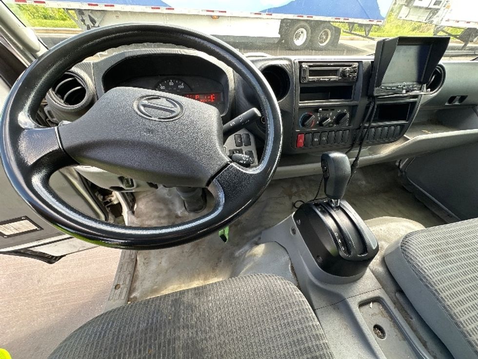 Medium Duty Box Truck-Light and Medium Duty Trucks-Hino-2020-195-Jessup-MD-139,126\n\t\tmiles-$ 38,500 - Image 18