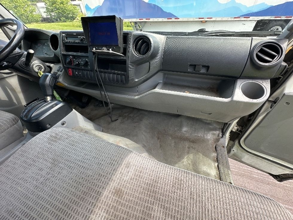 Medium Duty Box Truck-Light and Medium Duty Trucks-Hino-2020-195-Jessup-MD-139,126\n\t\tmiles-$ 38,500 - Image 21