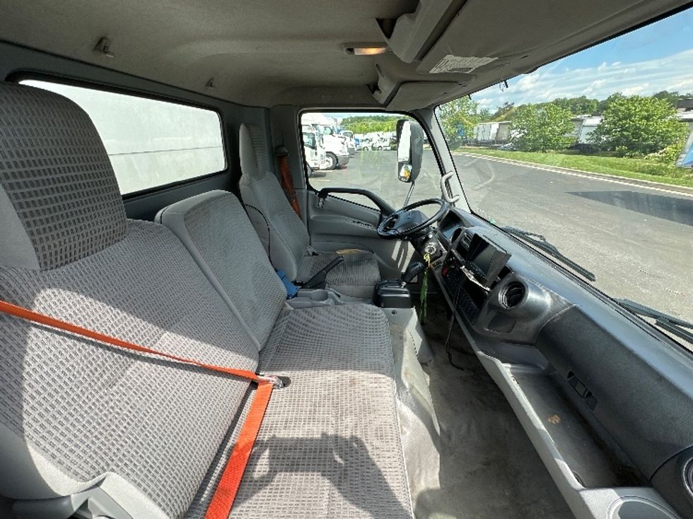 Medium Duty Box Truck-Light and Medium Duty Trucks-Hino-2020-195-Jessup-MD-139,126\n\t\tmiles-$ 38,500 - Image 22