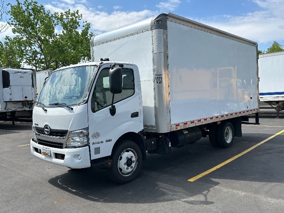 Medium Duty Box Truck-Light and Medium Duty Trucks-Hino-2020-195-Jessup-MD-139,126\n\t\tmiles-$ 38,500 - Image 3