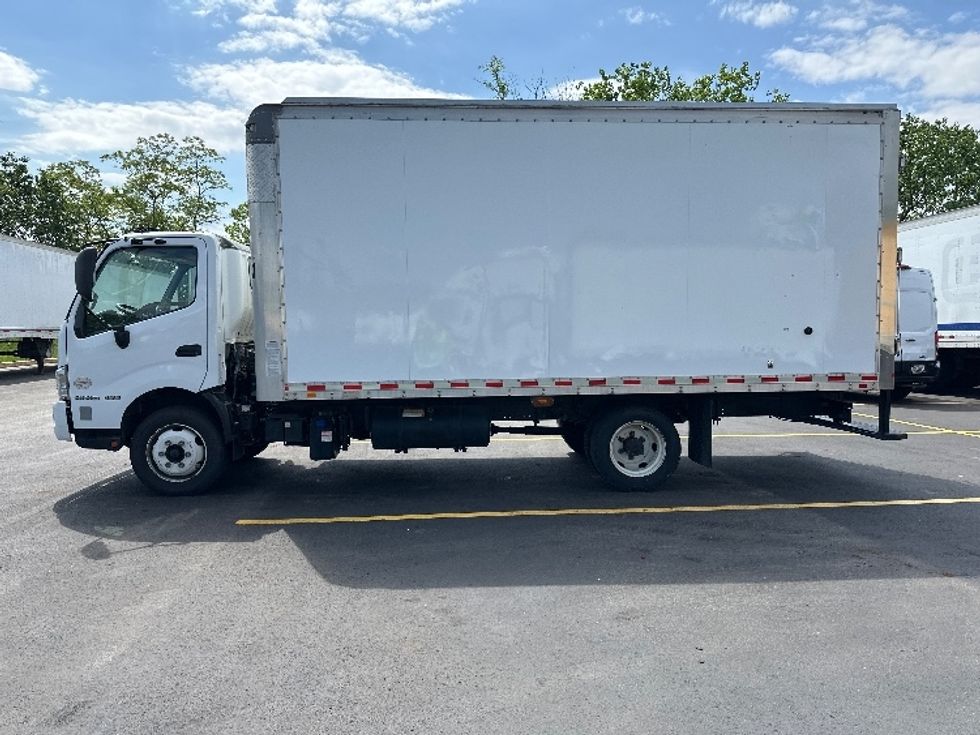 Medium Duty Box Truck-Light and Medium Duty Trucks-Hino-2020-195-Jessup-MD-139,126\n\t\tmiles-$ 38,500 - Image 4