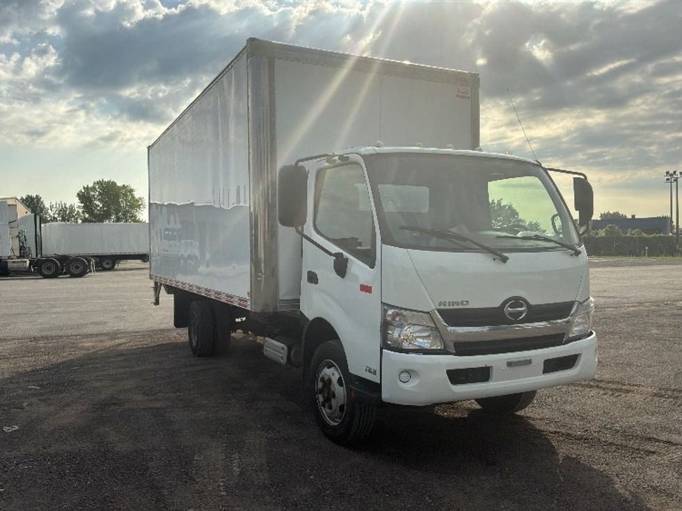 Medium Duty Box Truck-Light and Medium Duty Trucks-Hino-2020-195-Laval-PQ-165,571\n\t\tkm-$ 52,500 - Image 1
