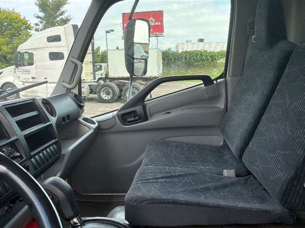 Medium Duty Box Truck-Light and Medium Duty Trucks-Hino-2020-195-Laval-PQ-165,571\n\t\tkm-$ 52,500 - Image 19