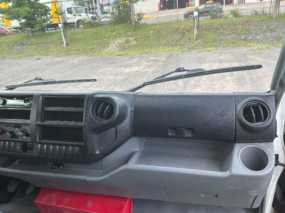 Medium Duty Box Truck-Light and Medium Duty Trucks-Hino-2020-195-Laval-PQ-165,571\n\t\tkm-$ 52,500 - Image 21