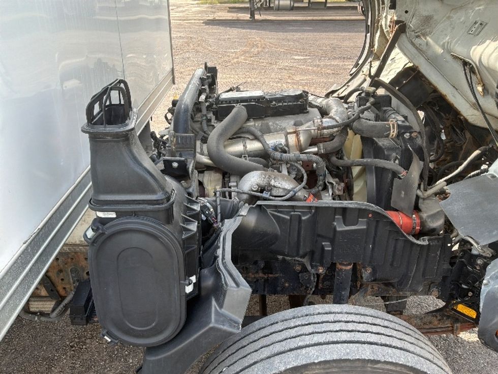 Medium Duty Box Truck-Light and Medium Duty Trucks-Hino-2020-195-Laval-PQ-165,571\n\t\tkm-$ 52,500 - Image 23