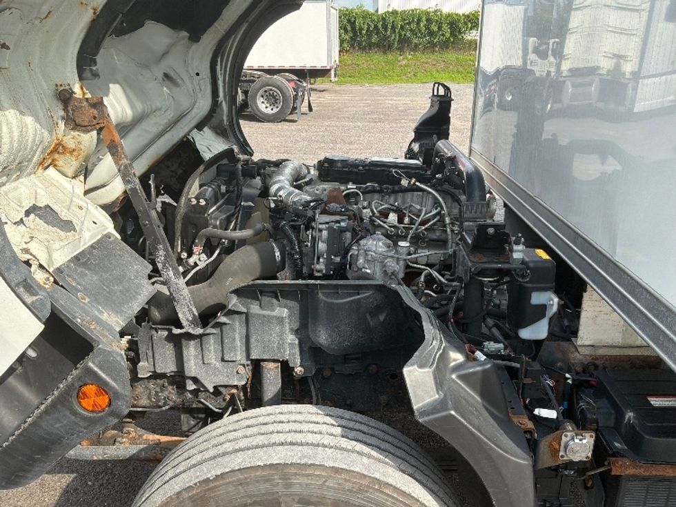 Medium Duty Box Truck-Light and Medium Duty Trucks-Hino-2020-195-Laval-PQ-165,571\n\t\tkm-$ 52,500 - Image 24