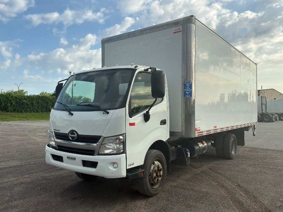 Medium Duty Box Truck-Light and Medium Duty Trucks-Hino-2020-195-Laval-PQ-165,571\n\t\tkm-$ 52,500 - Image 3