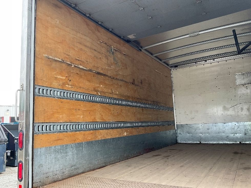 Medium Duty Box Truck-Light and Medium Duty Trucks-Hino-2020-195-Londonderry-NH-126,487\n\t\tmiles-$ 39,000 - Image 11