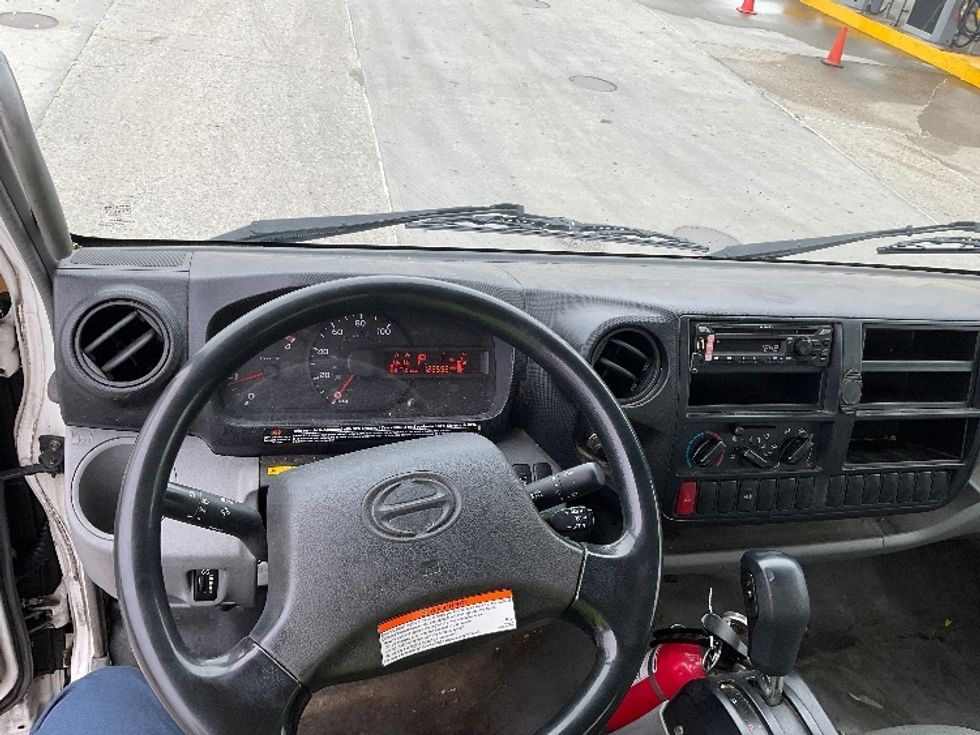 Medium Duty Box Truck-Light and Medium Duty Trucks-Hino-2020-195-Londonderry-NH-126,487\n\t\tmiles-$ 39,000 - Image 18