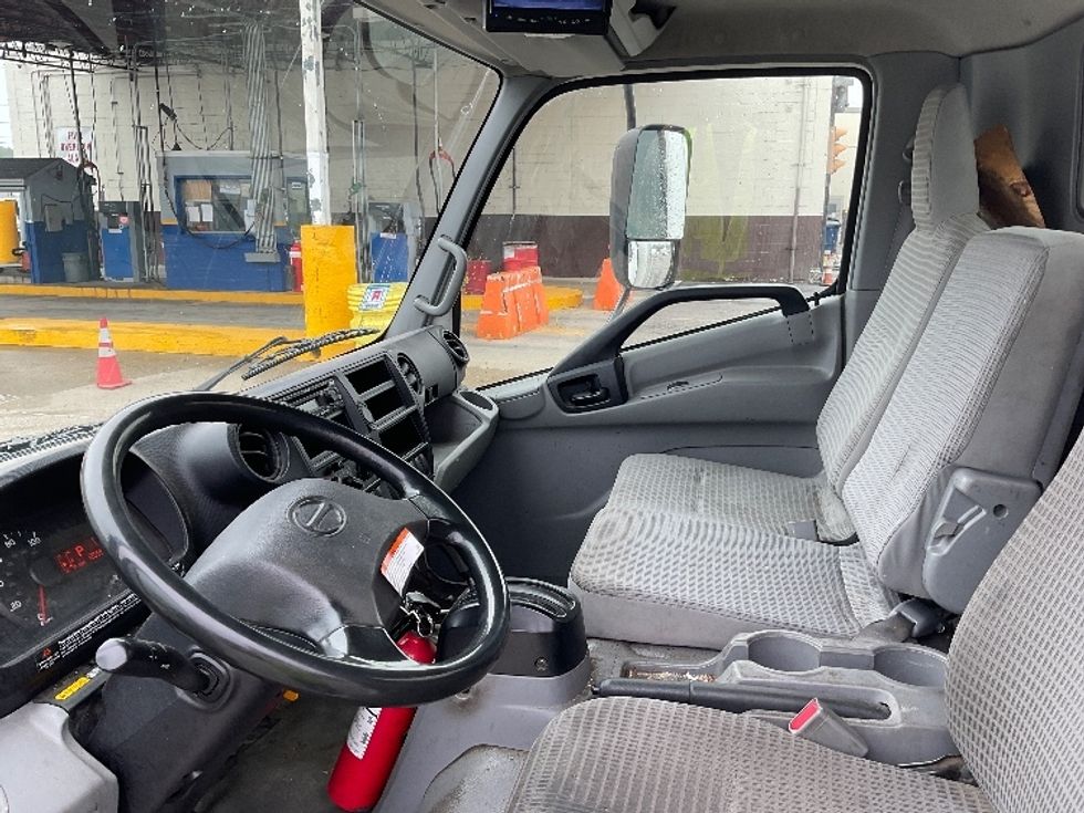 Medium Duty Box Truck-Light and Medium Duty Trucks-Hino-2020-195-Londonderry-NH-126,487\n\t\tmiles-$ 39,000 - Image 19