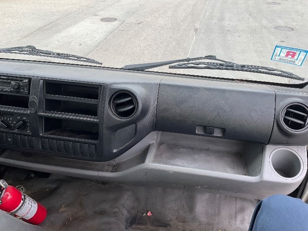 Medium Duty Box Truck-Light and Medium Duty Trucks-Hino-2020-195-Londonderry-NH-126,487\n\t\tmiles-$ 39,000 - Image 21