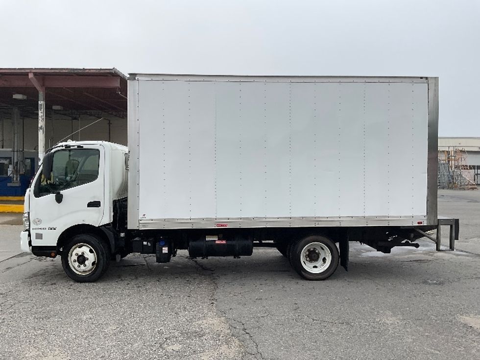 Medium Duty Box Truck-Light and Medium Duty Trucks-Hino-2020-195-Londonderry-NH-126,487\n\t\tmiles-$ 39,000 - Image 4