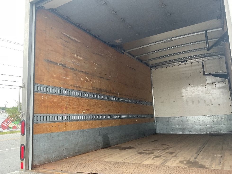 Medium Duty Box Truck-Light and Medium Duty Trucks-Hino-2020-195-Londonderry-NH-132,911\n\t\tmiles-$ 36,500 - Image 11