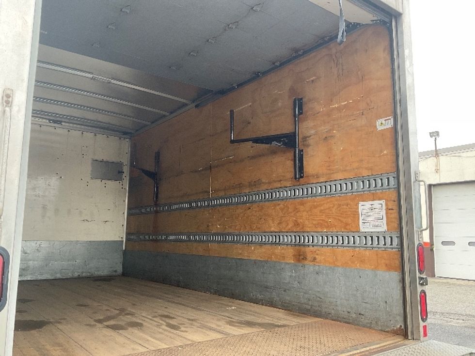 Medium Duty Box Truck-Light and Medium Duty Trucks-Hino-2020-195-Londonderry-NH-132,911\n\t\tmiles-$ 36,500 - Image 12