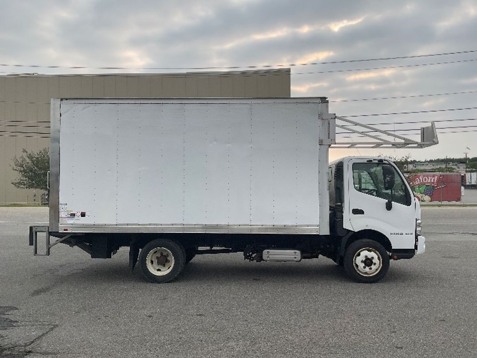 Medium Duty Box Truck-Light and Medium Duty Trucks-Hino-2020-195-Londonderry-NH-132,911\n\t\tmiles-$ 36,500 - Image 15