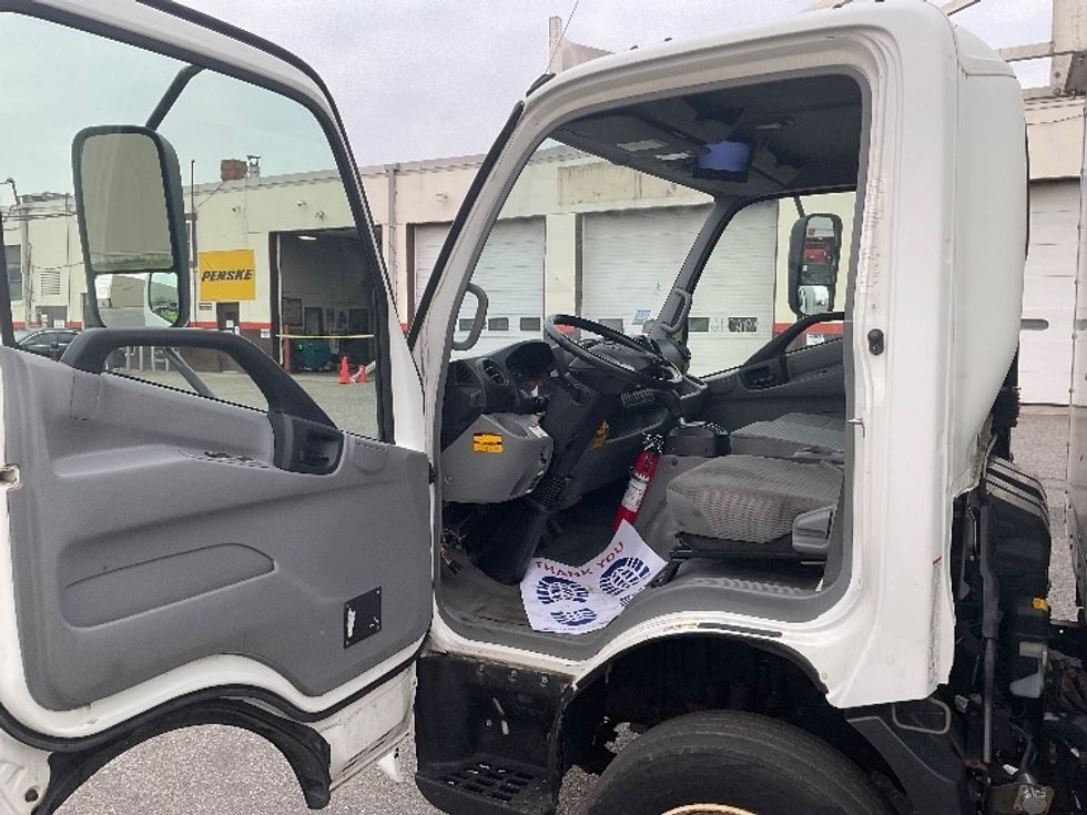 Medium Duty Box Truck-Light and Medium Duty Trucks-Hino-2020-195-Londonderry-NH-132,911\n\t\tmiles-$ 36,500 - Image 16