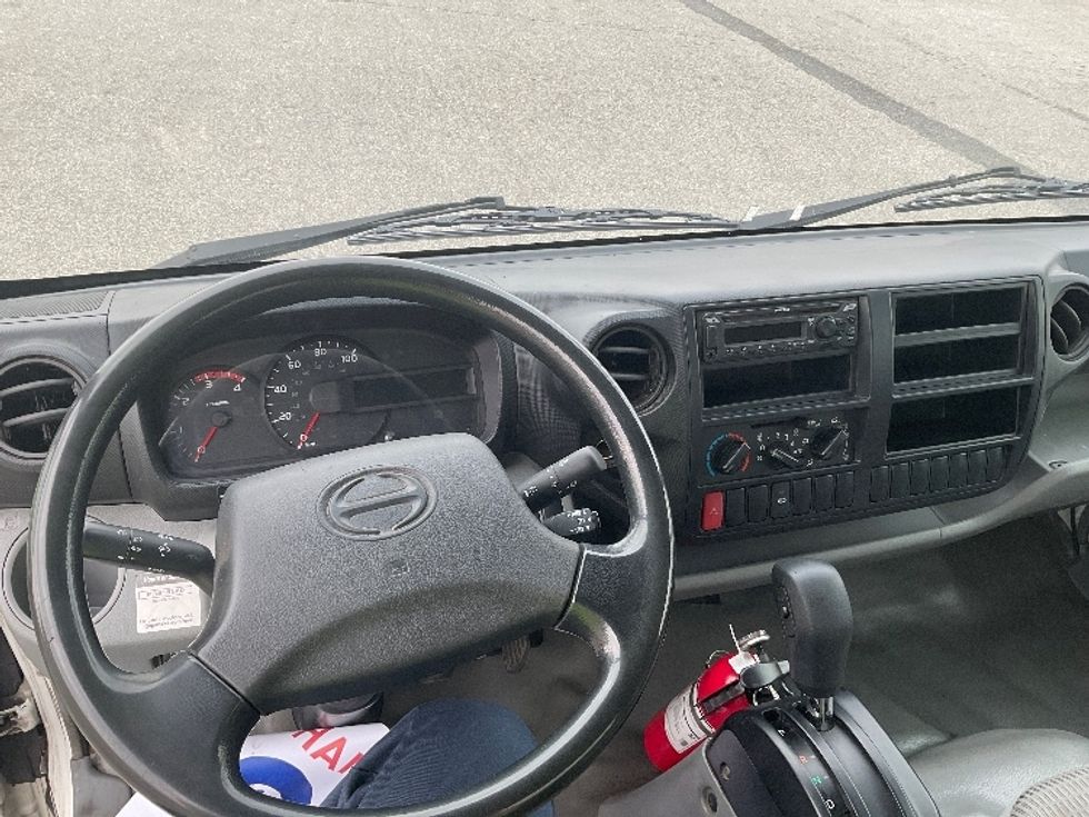 Medium Duty Box Truck-Light and Medium Duty Trucks-Hino-2020-195-Londonderry-NH-132,911\n\t\tmiles-$ 36,500 - Image 18
