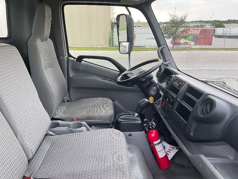 Medium Duty Box Truck-Light and Medium Duty Trucks-Hino-2020-195-Londonderry-NH-132,911\n\t\tmiles-$ 36,500 - Image 22