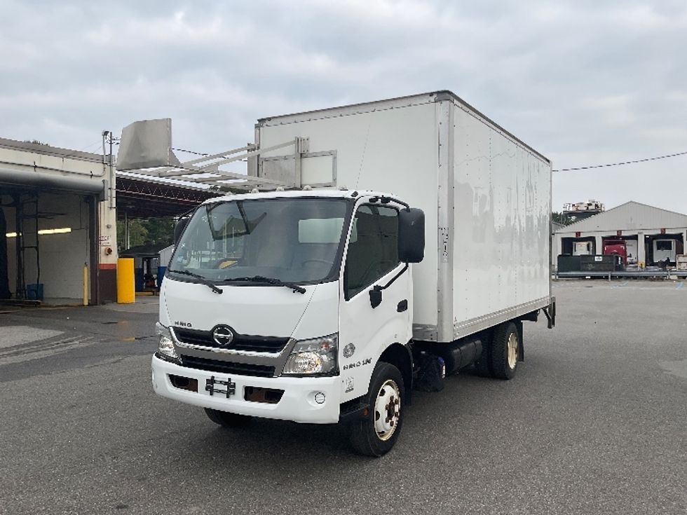 Medium Duty Box Truck-Light and Medium Duty Trucks-Hino-2020-195-Londonderry-NH-132,911\n\t\tmiles-$ 36,500 - Image 3