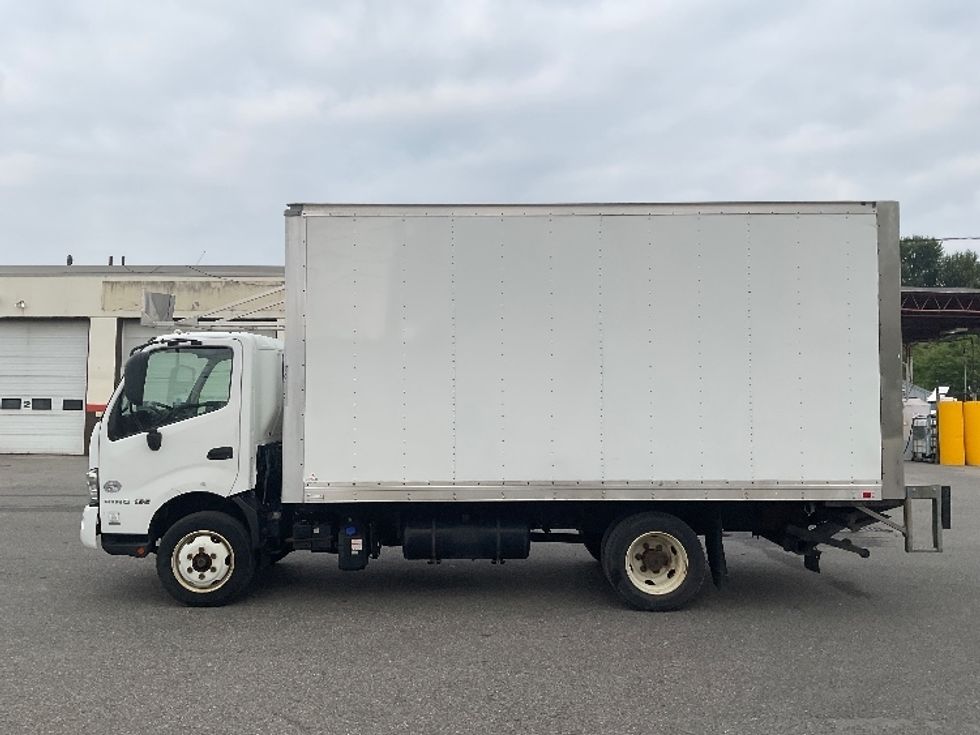 Medium Duty Box Truck-Light and Medium Duty Trucks-Hino-2020-195-Londonderry-NH-132,911\n\t\tmiles-$ 36,500 - Image 4