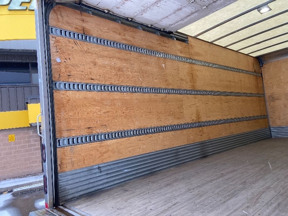 Medium Duty Box Truck-Light and Medium Duty Trucks-Hino-2020-195-Mississauga-ON-114,065\n\t\tkm-$ 64,500 - Image 10