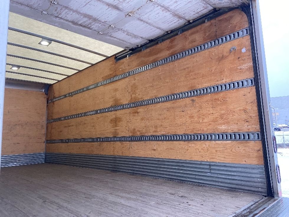 Medium Duty Box Truck-Light and Medium Duty Trucks-Hino-2020-195-Mississauga-ON-114,065\n\t\tkm-$ 64,500 - Image 11