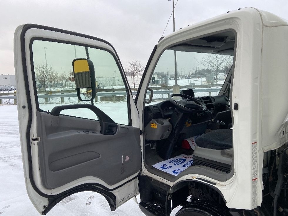 Medium Duty Box Truck-Light and Medium Duty Trucks-Hino-2020-195-Mississauga-ON-114,065\n\t\tkm-$ 64,500 - Image 15