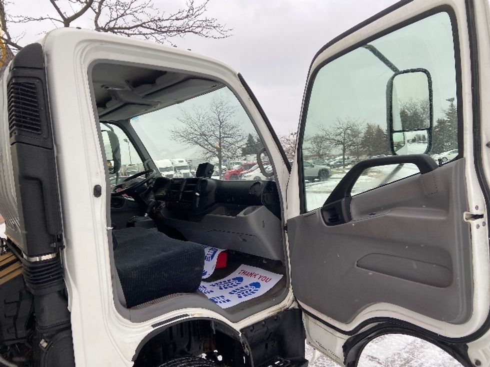 Medium Duty Box Truck-Light and Medium Duty Trucks-Hino-2020-195-Mississauga-ON-114,065\n\t\tkm-$ 64,500 - Image 19