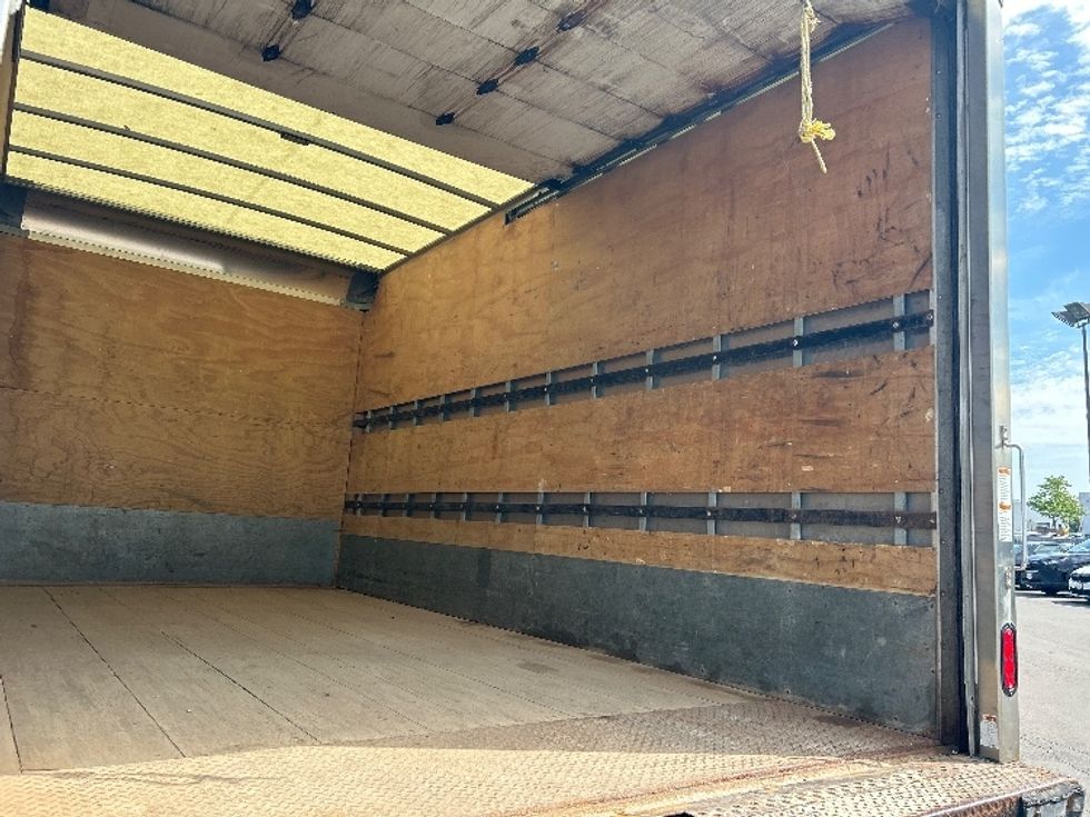 Medium Duty Box Truck-Light and Medium Duty Trucks-Hino-2020-195-Mississauga-ON-206,295\n\t\tkm-$ 55,500 - Image 12