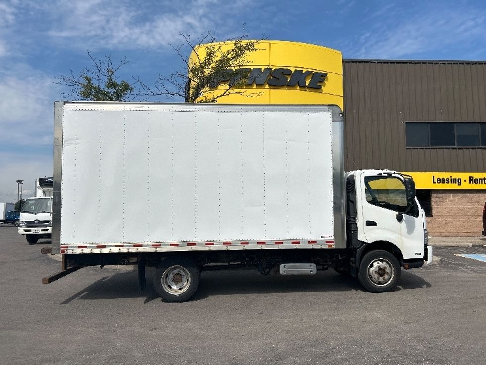Medium Duty Box Truck-Light and Medium Duty Trucks-Hino-2020-195-Mississauga-ON-206,295\n\t\tkm-$ 55,500 - Image 15