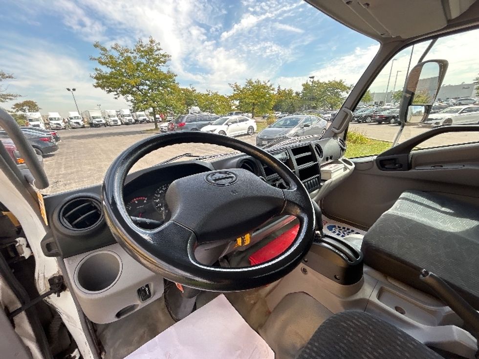 Medium Duty Box Truck-Light and Medium Duty Trucks-Hino-2020-195-Mississauga-ON-206,295\n\t\tkm-$ 55,500 - Image 17