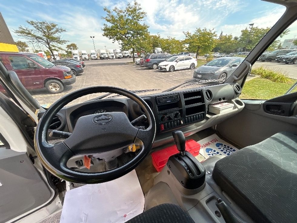 Medium Duty Box Truck-Light and Medium Duty Trucks-Hino-2020-195-Mississauga-ON-206,295\n\t\tkm-$ 55,500 - Image 18