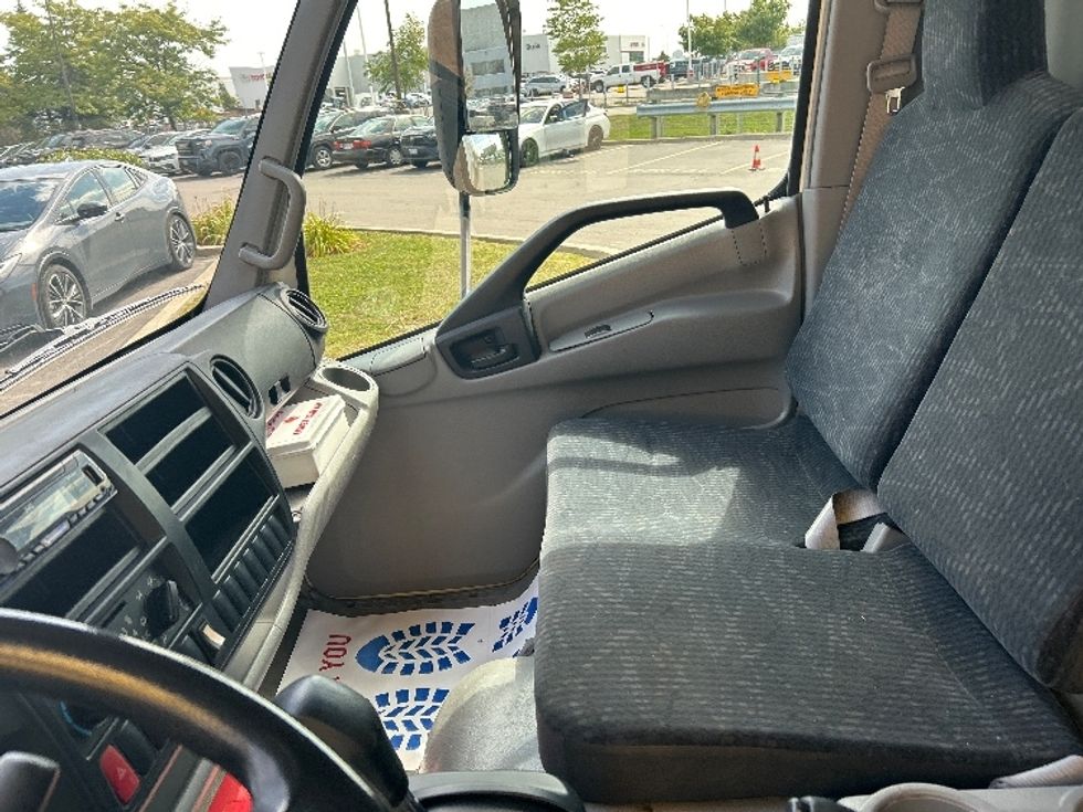 Medium Duty Box Truck-Light and Medium Duty Trucks-Hino-2020-195-Mississauga-ON-206,295\n\t\tkm-$ 55,500 - Image 19