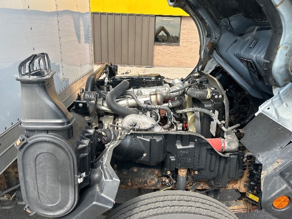 Medium Duty Box Truck-Light and Medium Duty Trucks-Hino-2020-195-Mississauga-ON-206,295\n\t\tkm-$ 55,500 - Image 23
