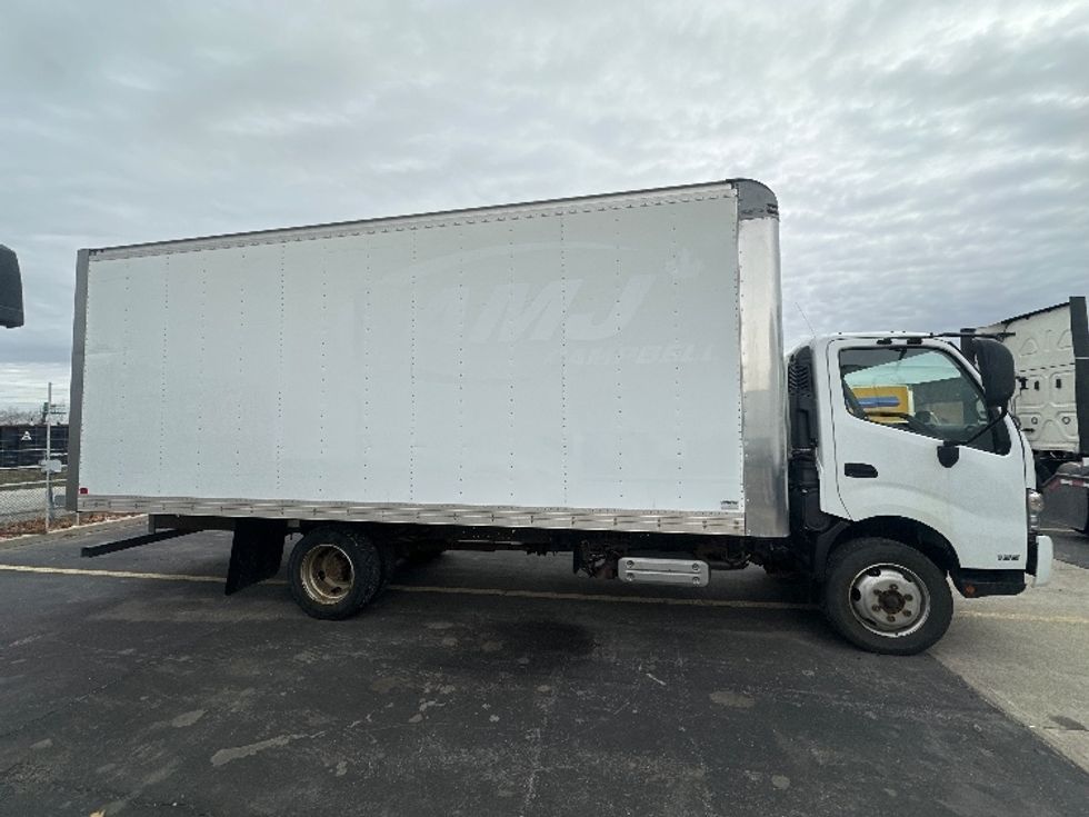 Medium Duty Box Truck-Light and Medium Duty Trucks-Hino-2020-195-Mississauga-ON-99,485\n\t\tkm-$ 65,750 - Image 15