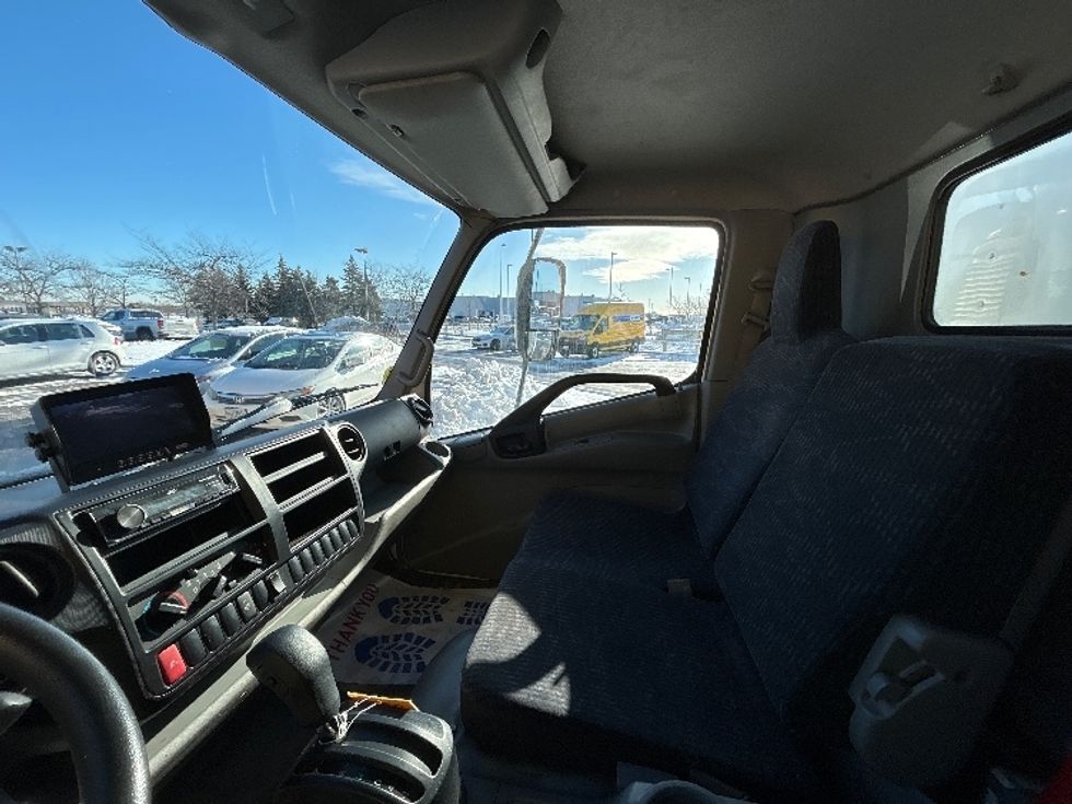 Medium Duty Box Truck-Light and Medium Duty Trucks-Hino-2020-195-Mississauga-ON-99,485\n\t\tkm-$ 65,750 - Image 19