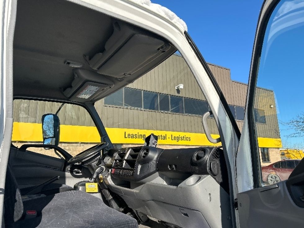 Medium Duty Box Truck-Light and Medium Duty Trucks-Hino-2020-195-Mississauga-ON-99,485\n\t\tkm-$ 65,750 - Image 20