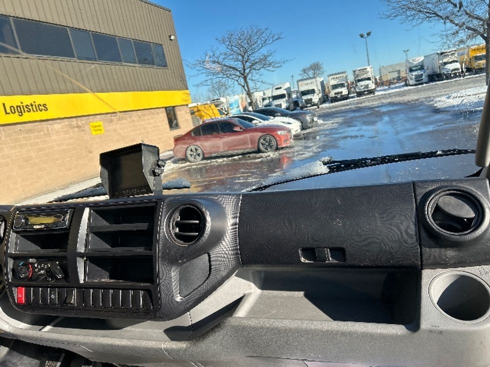 Medium Duty Box Truck-Light and Medium Duty Trucks-Hino-2020-195-Mississauga-ON-99,485\n\t\tkm-$ 65,750 - Image 21