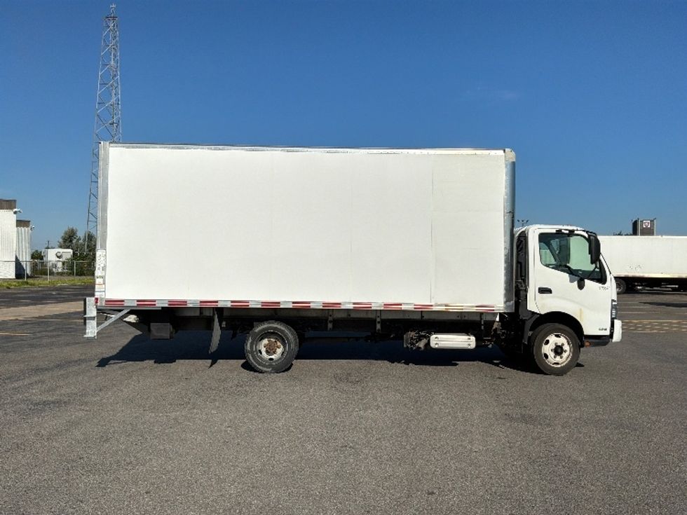 Medium Duty Box Truck-Light and Medium Duty Trucks-Hino-2020-195-Montreal-PQ-135,590\n\t\tkm-$ 55,750 - Image 15