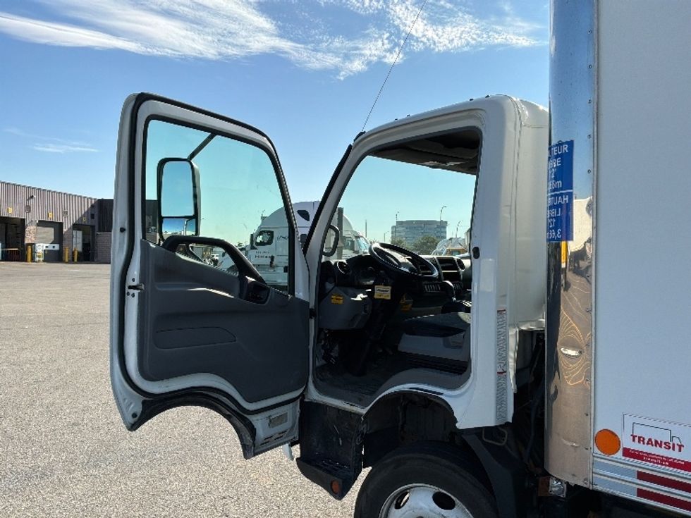Medium Duty Box Truck-Light and Medium Duty Trucks-Hino-2020-195-Montreal-PQ-135,590\n\t\tkm-$ 55,750 - Image 16