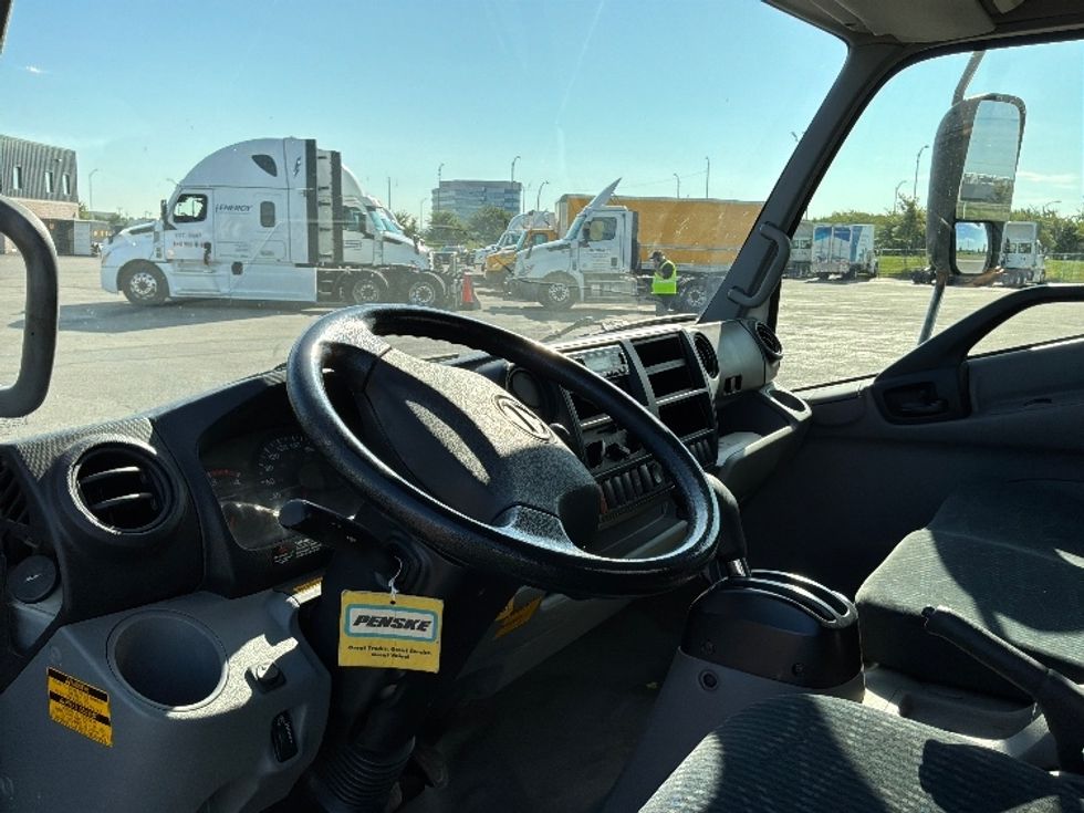 Medium Duty Box Truck-Light and Medium Duty Trucks-Hino-2020-195-Montreal-PQ-135,590\n\t\tkm-$ 55,750 - Image 17