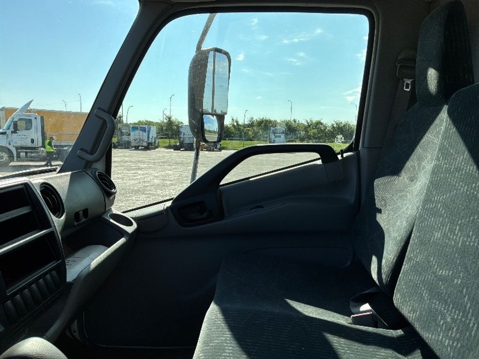 Medium Duty Box Truck-Light and Medium Duty Trucks-Hino-2020-195-Montreal-PQ-135,590\n\t\tkm-$ 55,750 - Image 19
