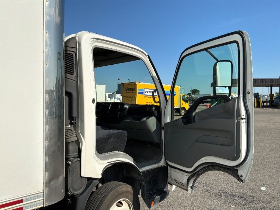 Medium Duty Box Truck-Light and Medium Duty Trucks-Hino-2020-195-Montreal-PQ-135,590\n\t\tkm-$ 55,750 - Image 20