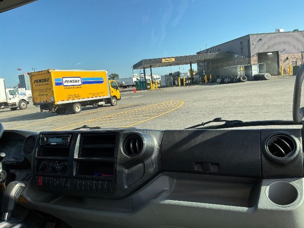 Medium Duty Box Truck-Light and Medium Duty Trucks-Hino-2020-195-Montreal-PQ-135,590\n\t\tkm-$ 55,750 - Image 21