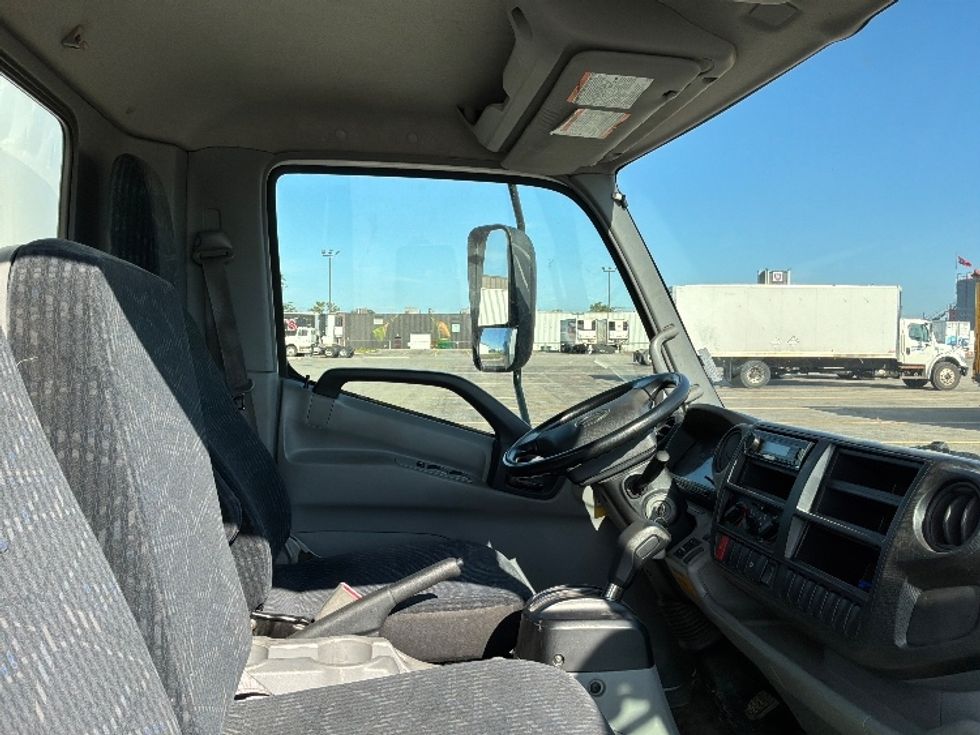 Medium Duty Box Truck-Light and Medium Duty Trucks-Hino-2020-195-Montreal-PQ-135,590\n\t\tkm-$ 55,750 - Image 22
