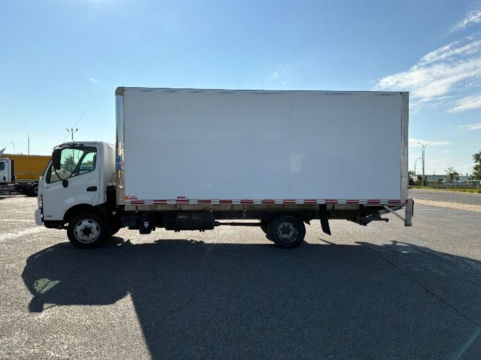 Medium Duty Box Truck-Light and Medium Duty Trucks-Hino-2020-195-Montreal-PQ-135,590\n\t\tkm-$ 55,750 - Image 4