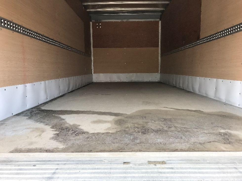 Medium Duty Box Truck-Light and Medium Duty Trucks-Hino-2020-195-Montreal-PQ-150,895\n\t\tkm-$ 65,750 - Image 10