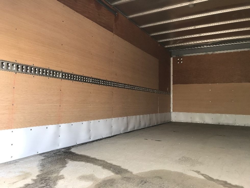 Medium Duty Box Truck-Light and Medium Duty Trucks-Hino-2020-195-Montreal-PQ-150,895\n\t\tkm-$ 65,750 - Image 11