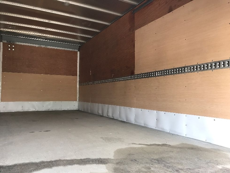 Medium Duty Box Truck-Light and Medium Duty Trucks-Hino-2020-195-Montreal-PQ-150,895\n\t\tkm-$ 65,750 - Image 12